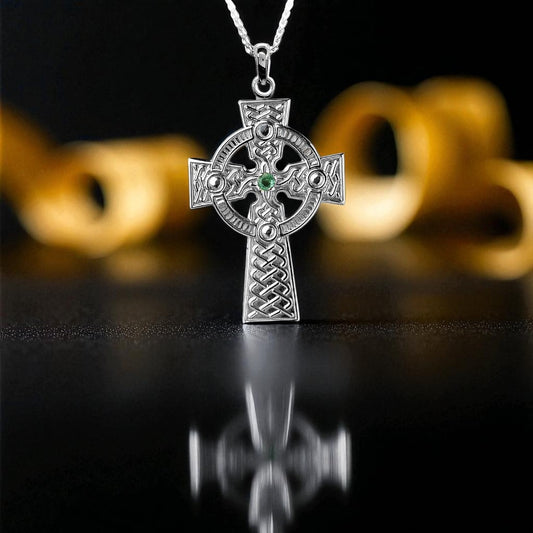 Traditional Celtic Knot Medium with Emerald