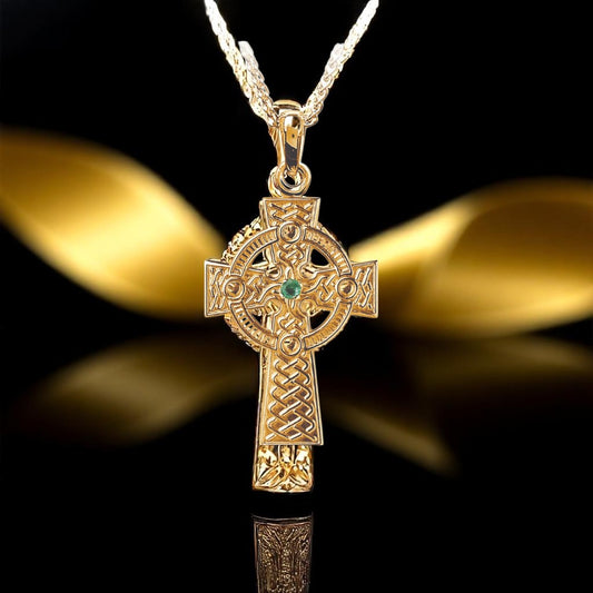 Traditional Celtic Knot Large with Emerald