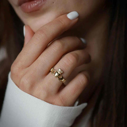 Traditional Medium Claddagh Ring